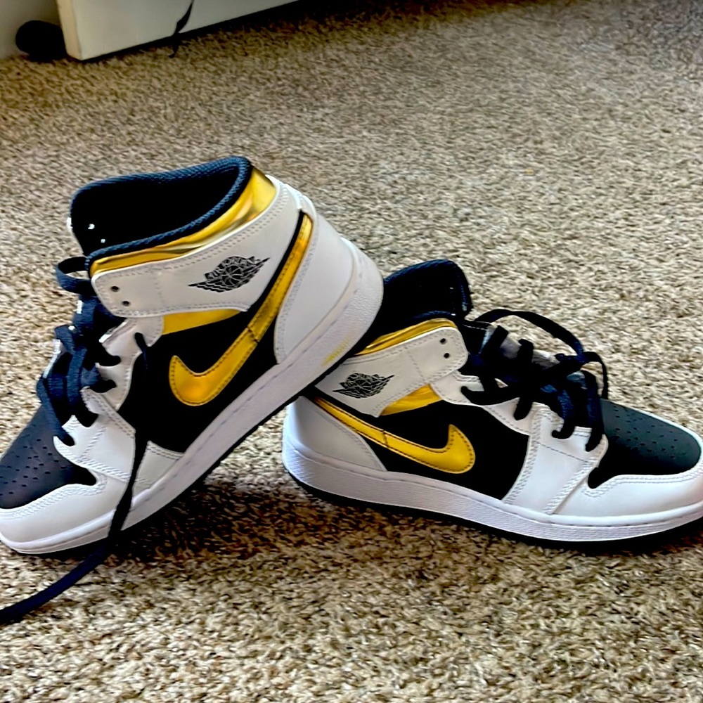 Nike Air Jordan 1 Mid GS White Black Gold 
Rare colorway